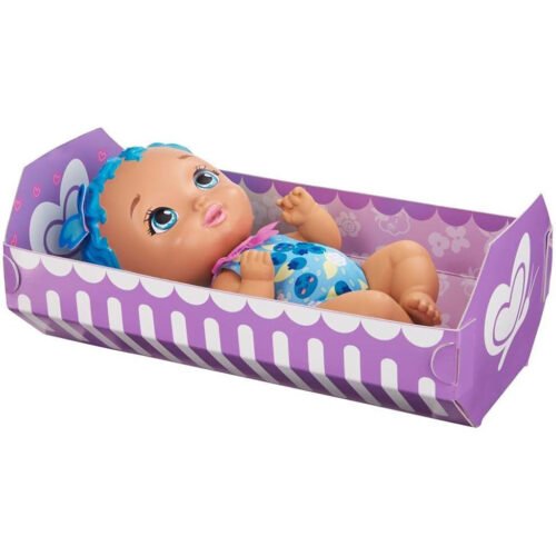 beba sa krilima i setom za hranjenje